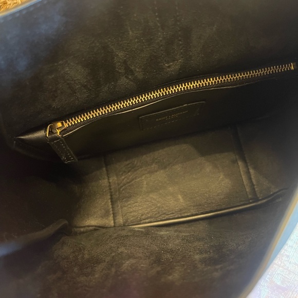 Saint Laurent LE 5 À 7 SUPPLE SMALL IN GRAINED LEATHER
BLACK - Picture 7 of 9